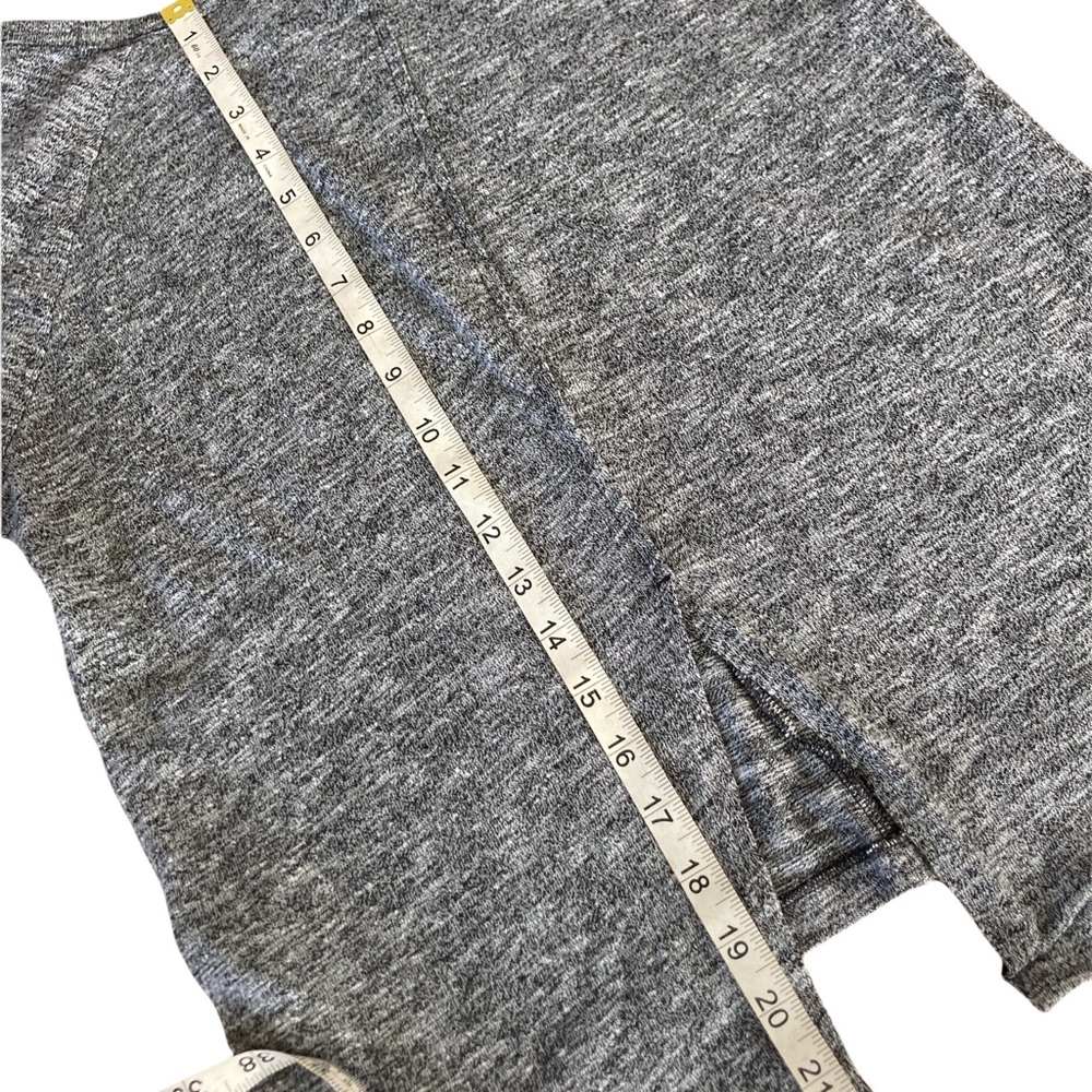 Banana Republic women's Gray Long Sleeved Classic Top w/ back slit detail sz XS - Picture 8 of 9